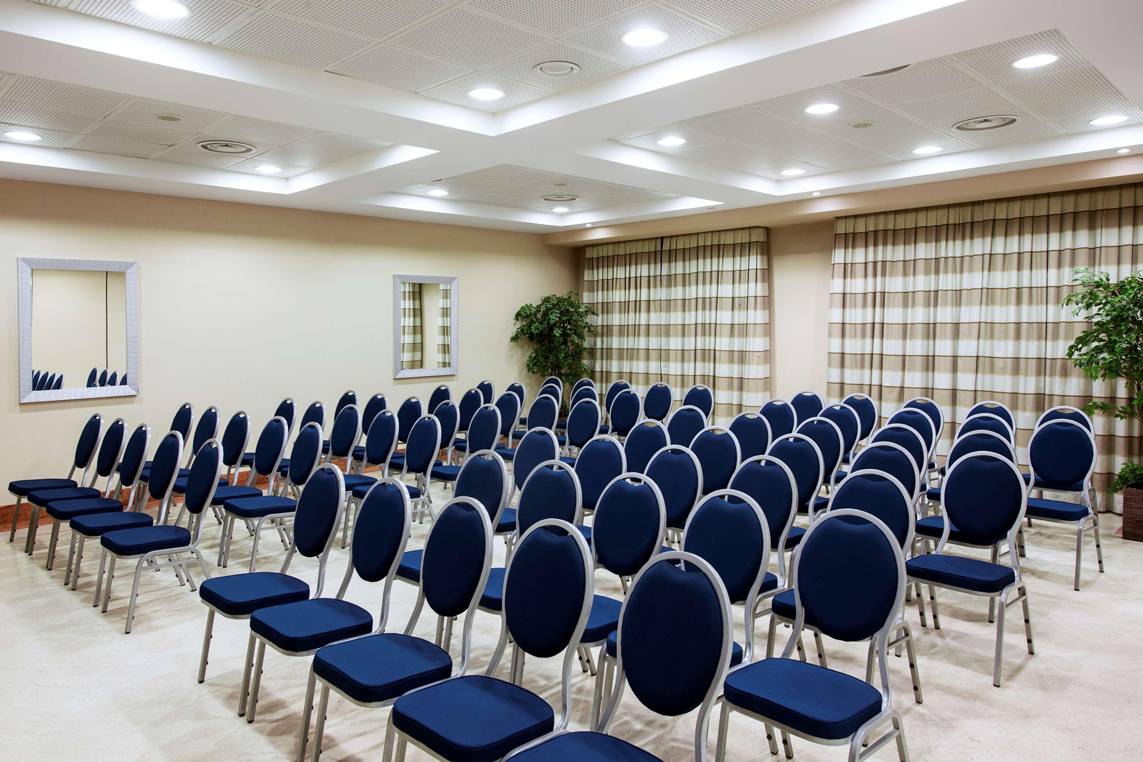 Nh Timisoara Hotell Exteriör bild