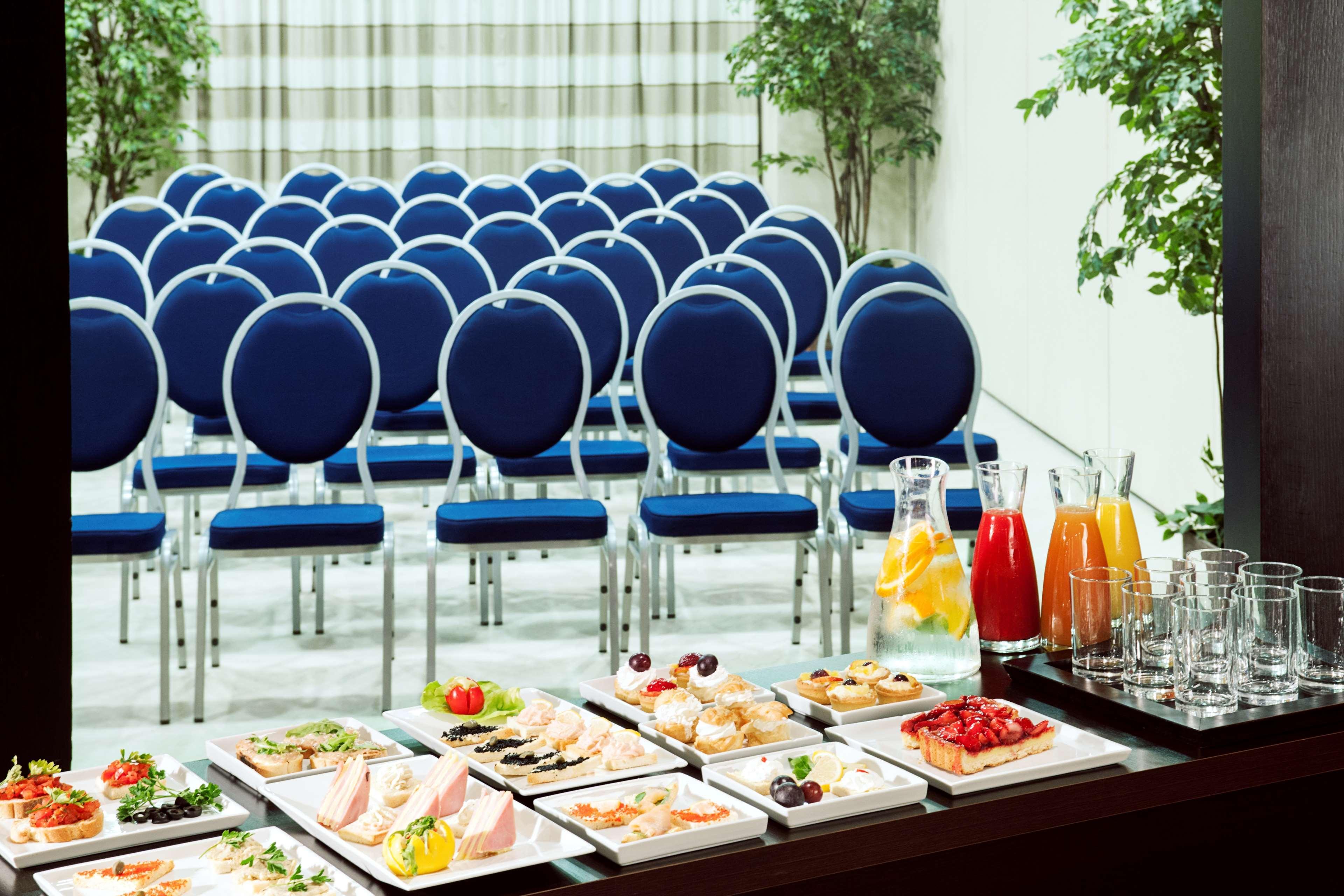 Nh Timisoara Hotell Exteriör bild