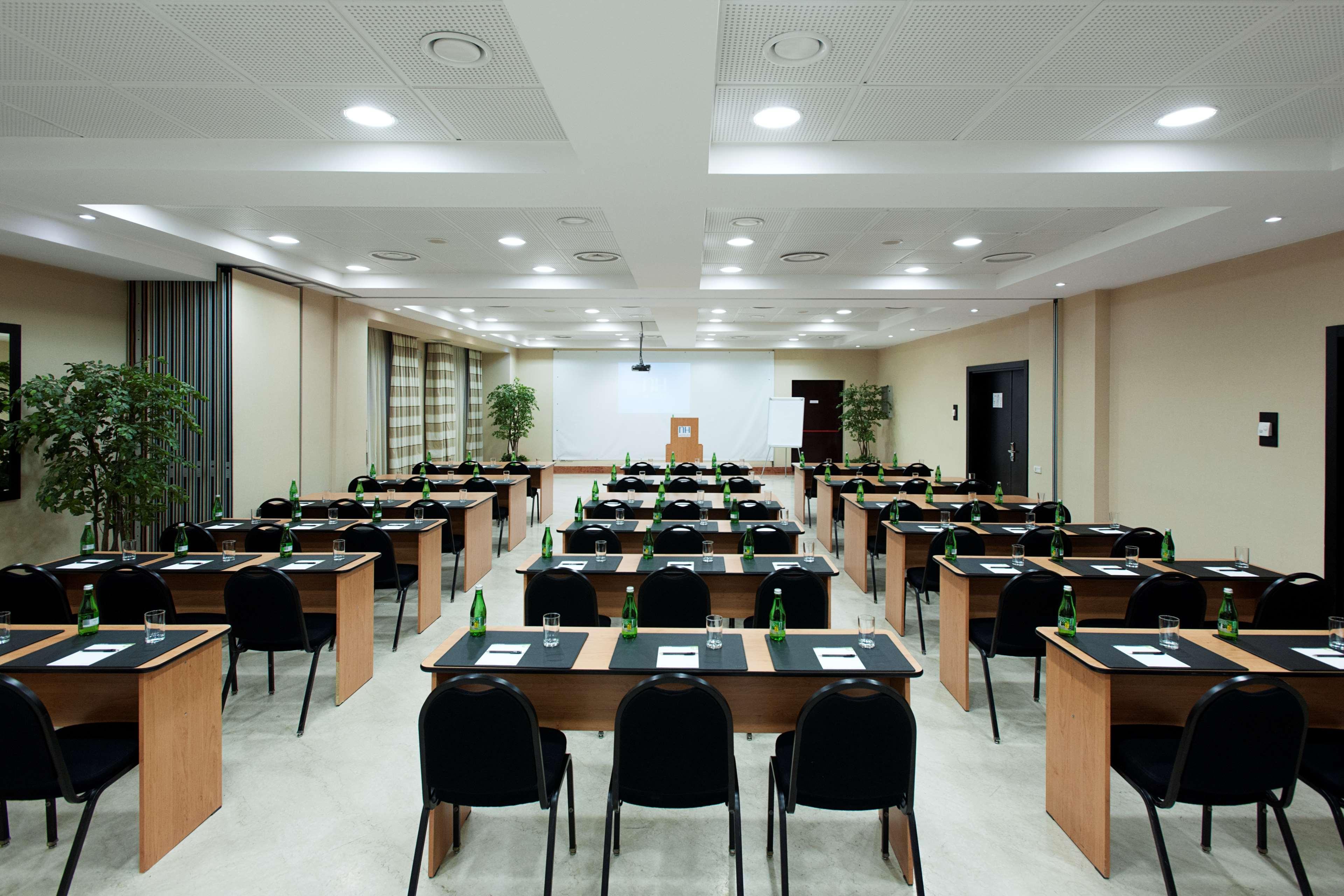 Nh Timisoara Hotell Exteriör bild