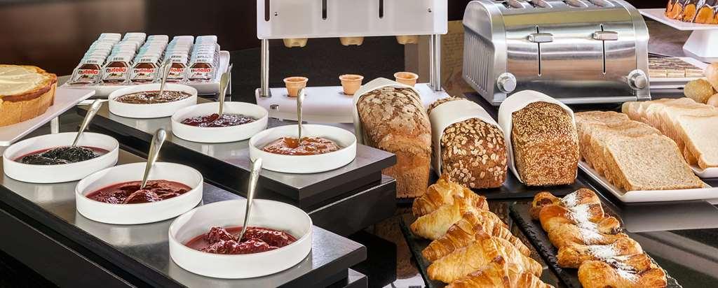 Nh Timisoara Hotell Restaurang bild