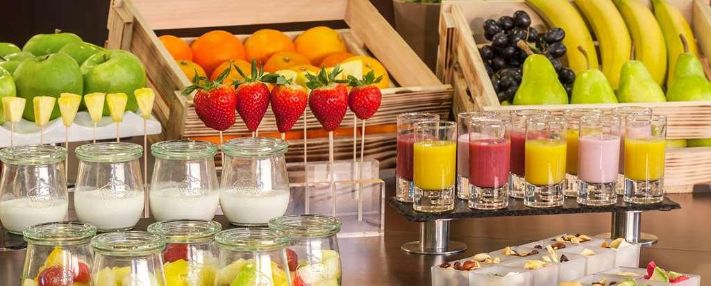 Nh Timisoara Hotell Restaurang bild
