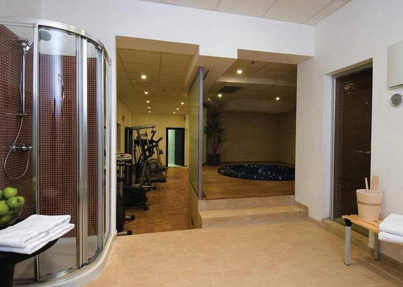 Nh Timisoara Hotell Exteriör bild