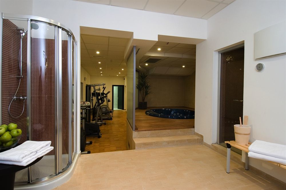 Nh Timisoara Hotell Exteriör bild