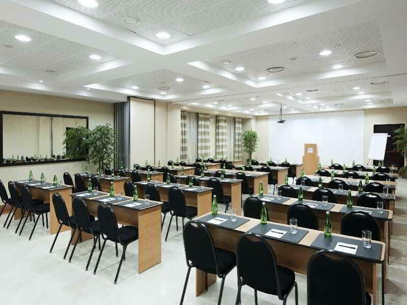 Nh Timisoara Hotell Exteriör bild